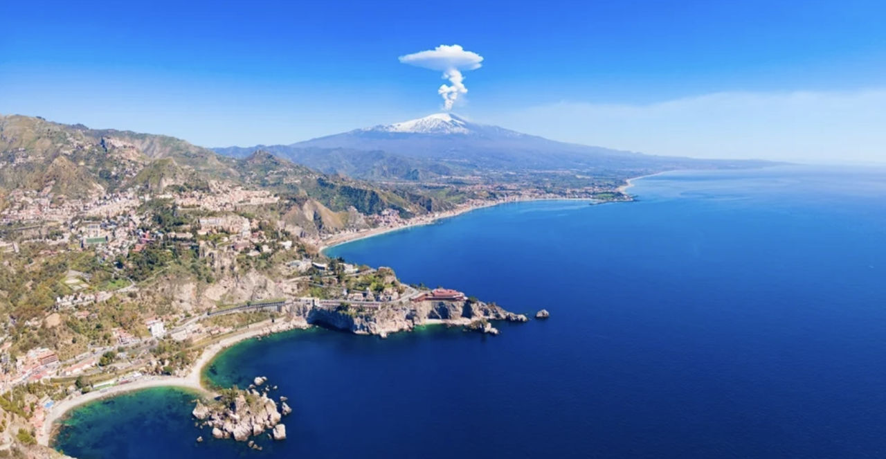 Ученые расшифровали загадочный гул вулкана Этна.