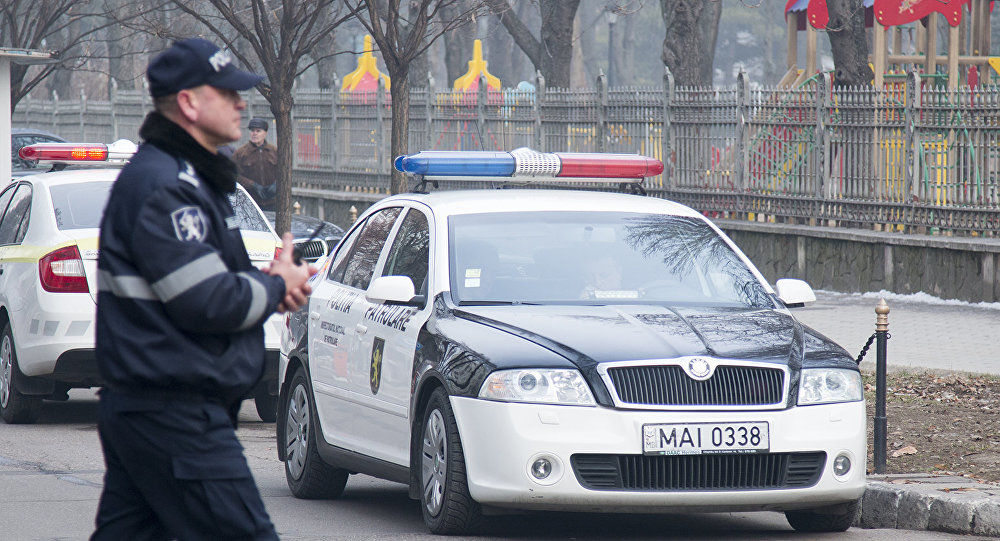 Сводки о коронавирусе вновь звучат из громкоговорителей.