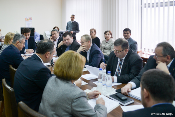 Парламентская комиссия по экономике, бюджету и финансам проанализирует на сегодняшнем (12 марта) заседании ситуацию на валютном рынке.
