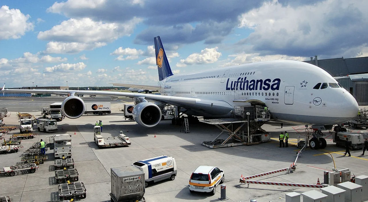 В Германии началась масштабная забастовка бортпроводников Lufthansa.