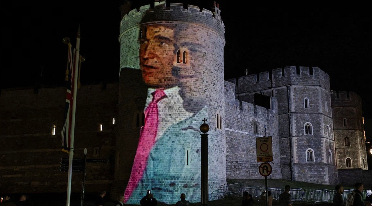 Patru persoane, arestate în Marea Britanie după apariția unei imagini cu Trump și Epstein pe Castelul Windsor.