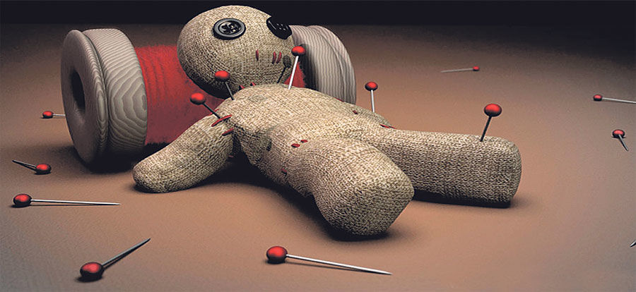 Păpușile voodoo cu figura șefului îmbunătățesc moralul angajaților. Foto: defecti.ro