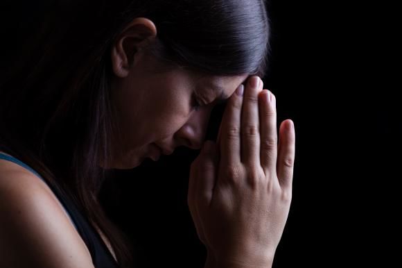 Femeia care a devenit extrem de religioasă din cauza unei tumori la creier. Foto: Digi24