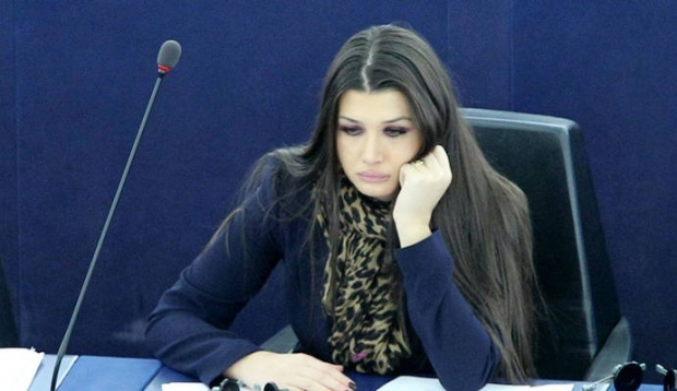 Hackerul, a cărui origine nu este cunoscută încă, a spart şi conturile asistenţilor europarlamentarilor de la Bruxelles.