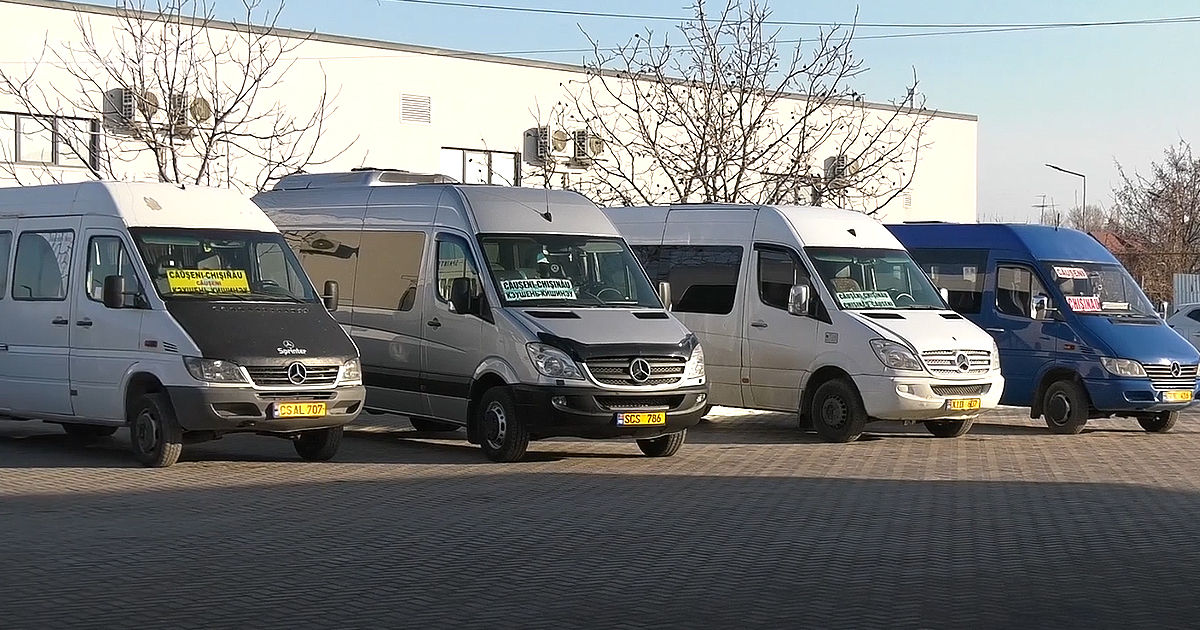 Șoferul unui microbuz din Căușeni, amendat de Poliție pentru că a pornit mai devreme din gară.