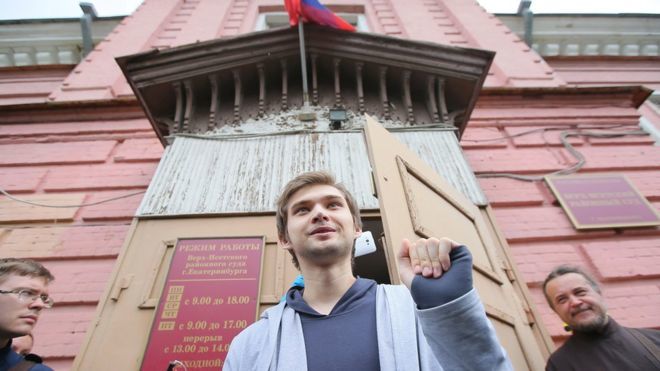 Суд в Екатеринбурге вынес условный приговор блогеру Руслану Соколовскому, игравшему в Pokemon Go в церкви.