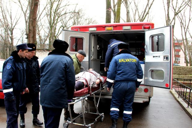 Bătrâna se afla singură în apartament, iar salvatorii au venit rapid la fața locului.