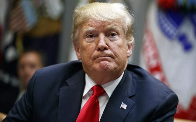 Трамп заявил, что после слов Зеленского импичмент нужно прекратить.