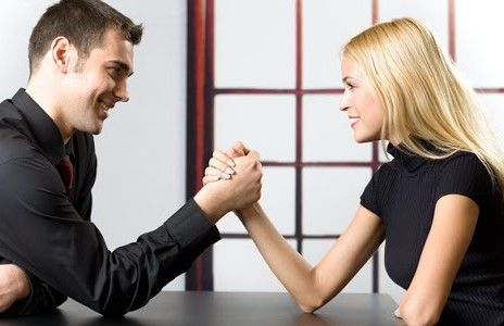 Femeile au avantaje biologice care le permit să trăiască mai mult. 