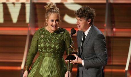 Adele a câştigat premiul pentru piesa anului cu Hello. 