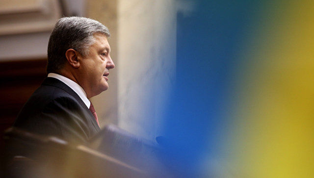 Порошенко потребовал, чтобы дети говорили на украинском на переменах.