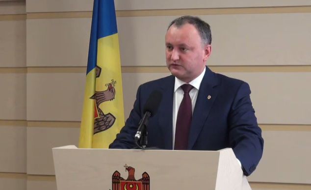 „Iurie Leacă crede în bunătatea oamenilor, dar a fost sacrificat”, a explicat socialistul.