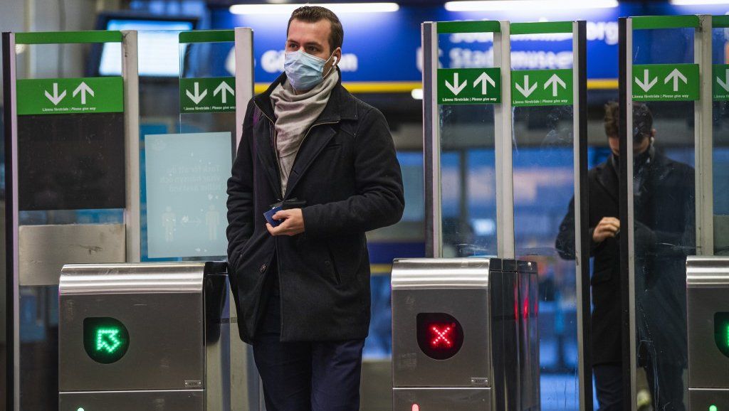 Швеция заявила о введении «ковидных паспортов» вслед за Данией.
