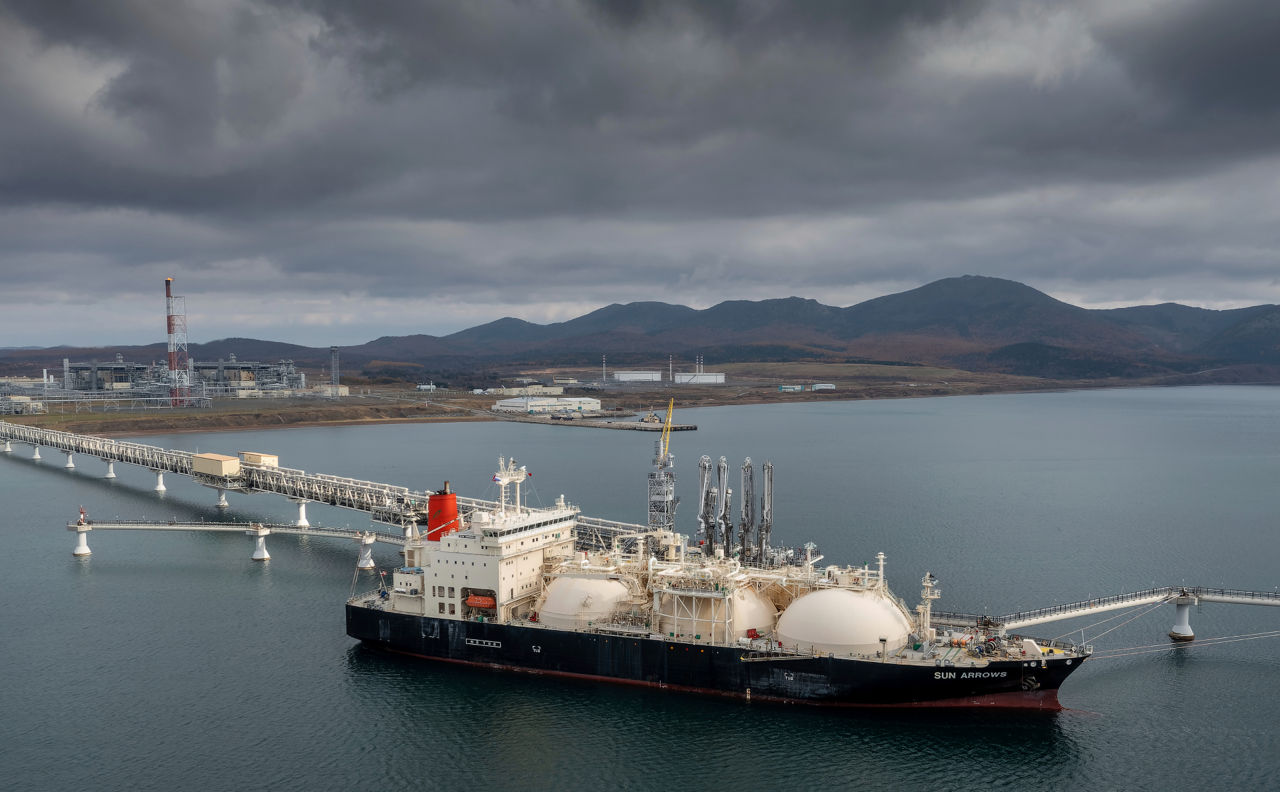 FT узнала, что Британия отложит запрет на страхование нефти из России.