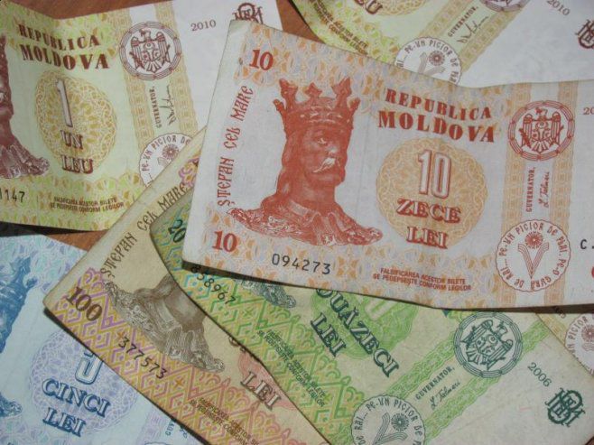 Salariul mediu a crescut real cu doar 0,7% în 2015. Foto: timpul.md
