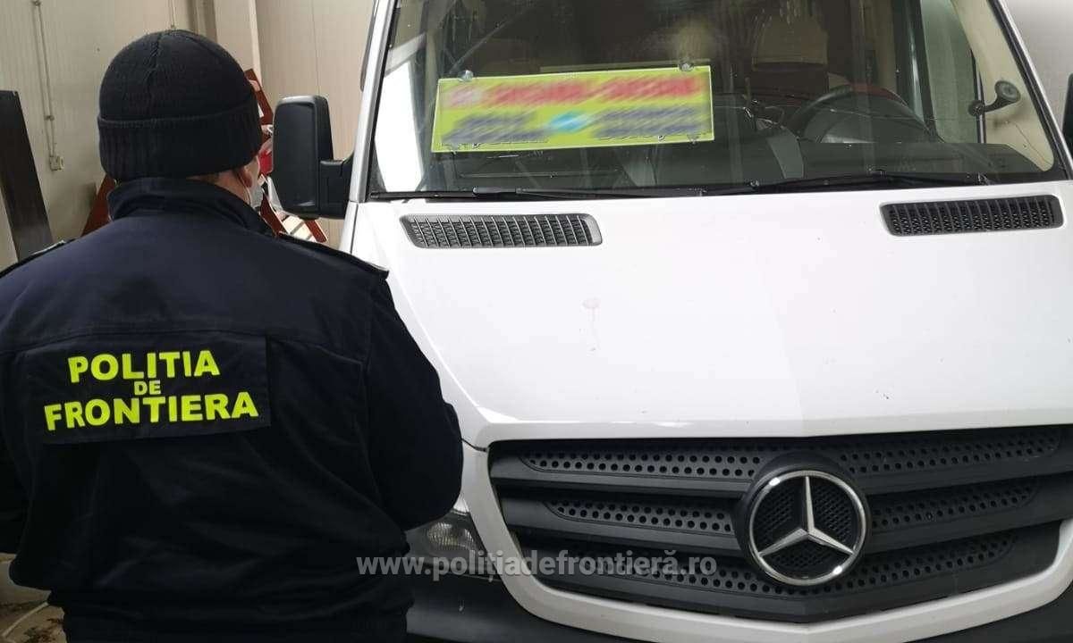 В Румынии в маршрутке "Кишинев-Сучава" нашли 25000 контрабандных сигарет.