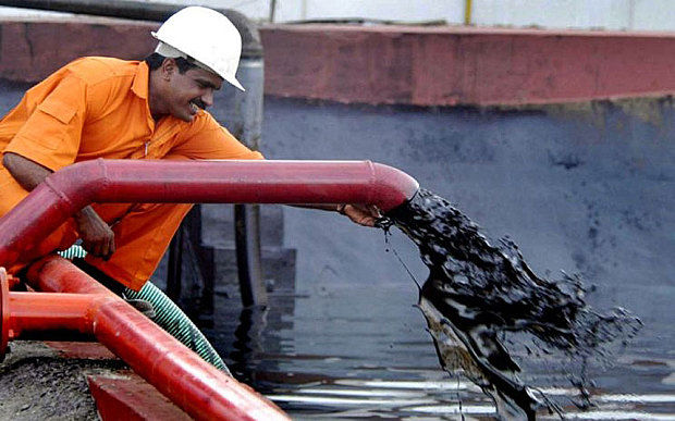 Цены на нефть в понедельник стабильны в отсутствие новых сигналов для участников рынка.
