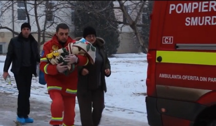 Un bebeluș de două zile a fost transportat de urgență cu o ambulanță SMURD către un centru perinatologic. Foto: dse.md 