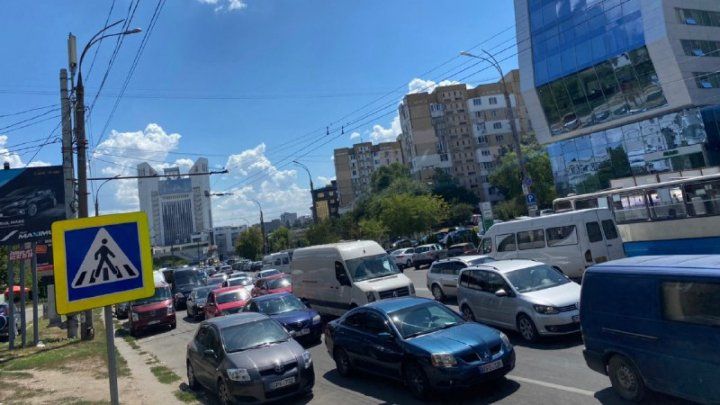 Вице-мэр о пробке на ул. Албишоара: "Ремонт нельзя делать ночью".