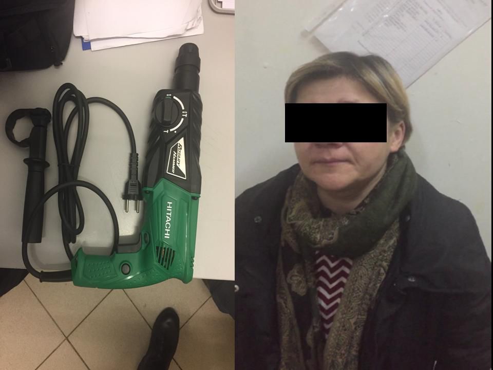 A furat un ciocan rotopercutor. Hoața riscă 4 ani de închisoare