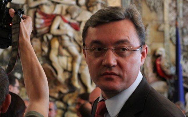Спикер Игорь Корман заявил после заседания парламента, что данное решение было принято в связи с отъездом целого ряда депутатов за пределы страны. Фото: adevarul.ro