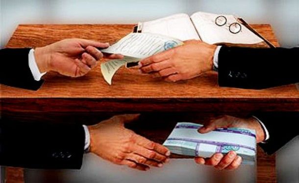 Сотрудника подозревают в получении 550 евро взятки за оформление водительских прав.