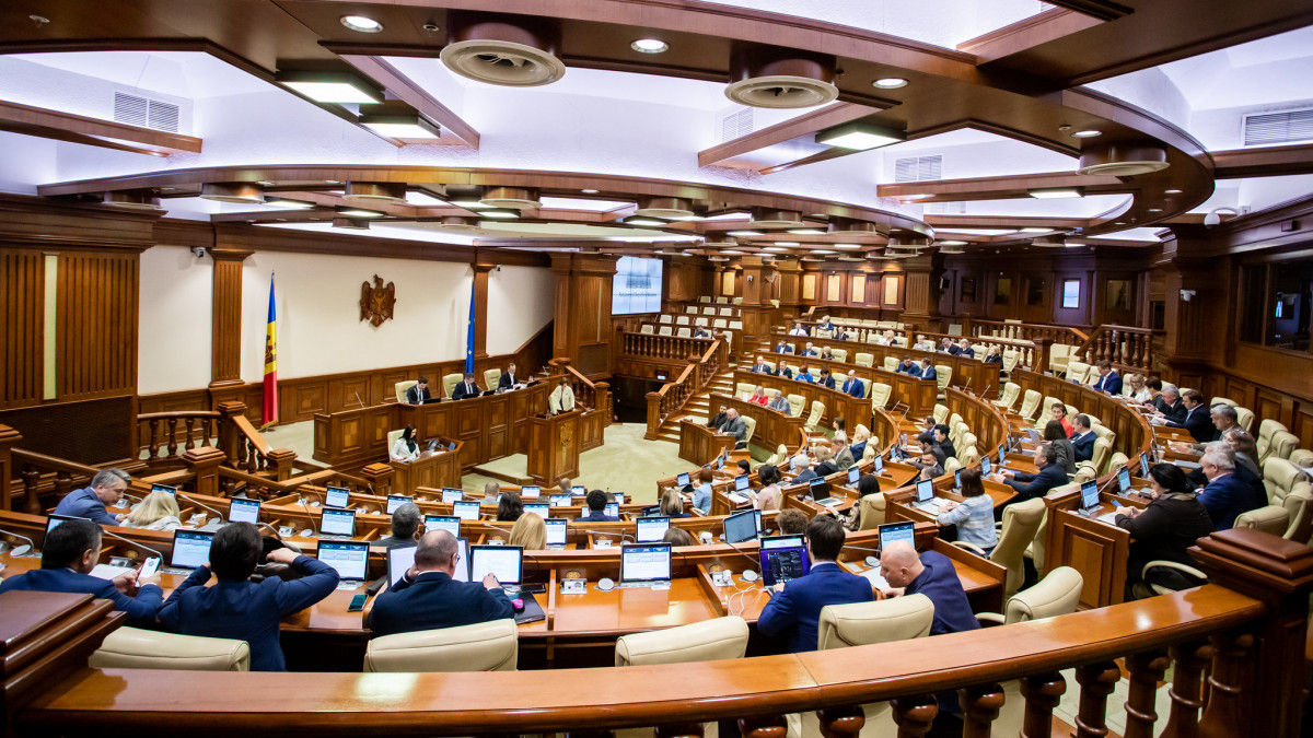 Депутаты партии "Шор" бойкотируют заседание парламента.