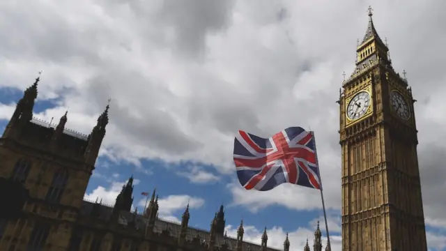 Aproape 10.000 de milionari vor să părăsească Marea Britanie.