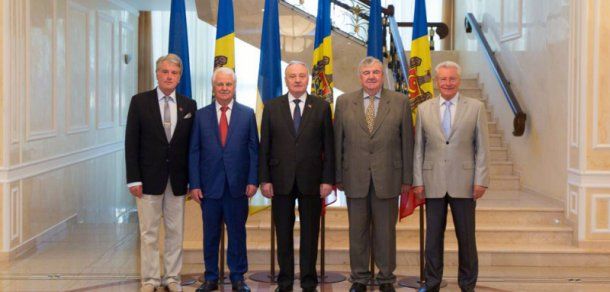 Timofti, „la sfat” cu patru ex-președinți din R. Moldova și Ucraina. Foto: președinte.md