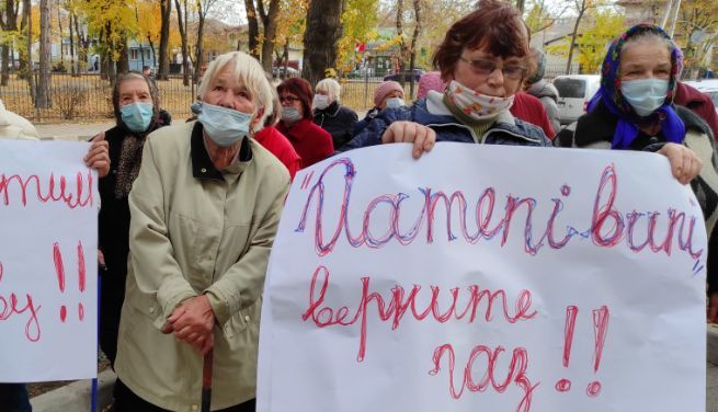 В Бельцах пенсионеры вышли на протест перед офисом PAS.