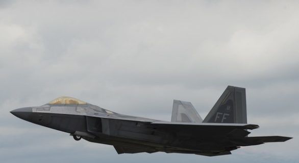 Американские истребители перехватили российские самолеты в воздушном пространстве Сирии.