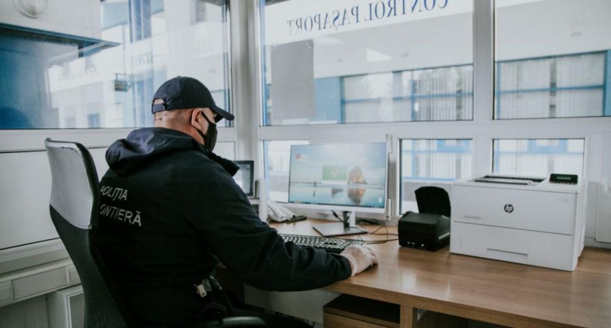 Пограничники выявили 75 фальшивых результатов тестов на COVID-19.