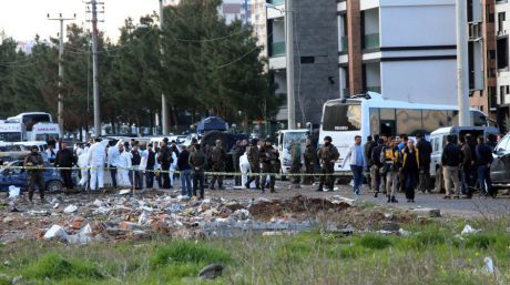15 poliţişti, ţinta unui atac cu maşină-capcană în sud-estul Turciei. Foto: sandiegouniontrib.co