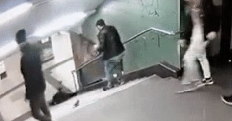 Правоохранители пока не готовы заявить, что именно он толкнул девушку с лестницы.