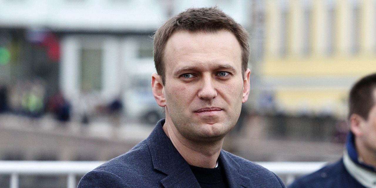 Врачи разрешили транспортировать Навального в немецкую клинику.
