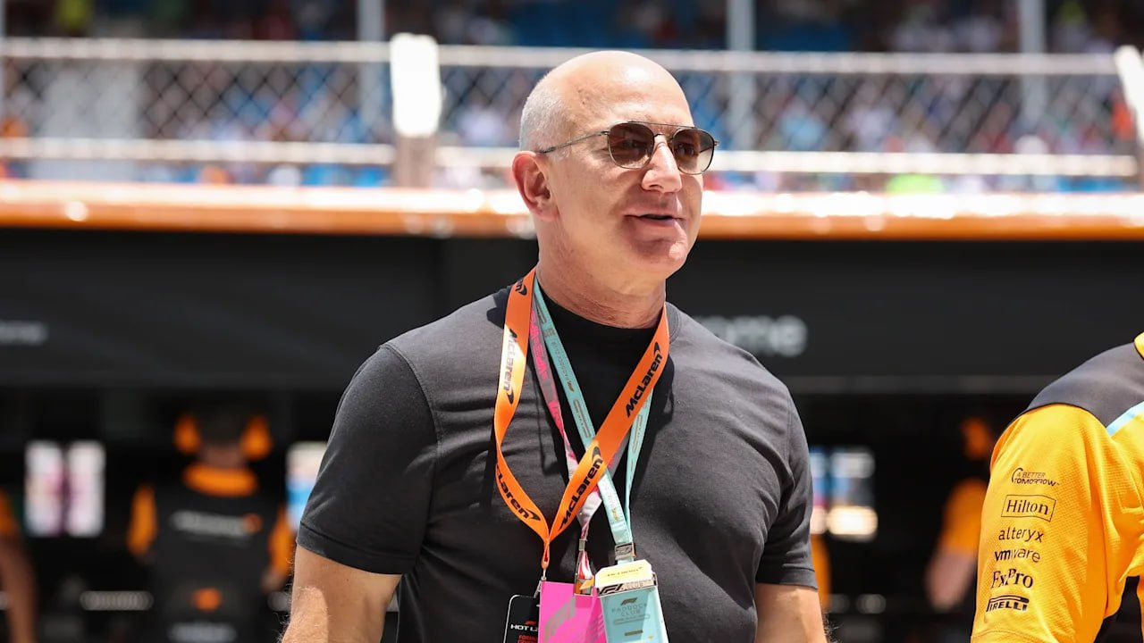 Основатель Amazon купил долю в «Ливерпуле».