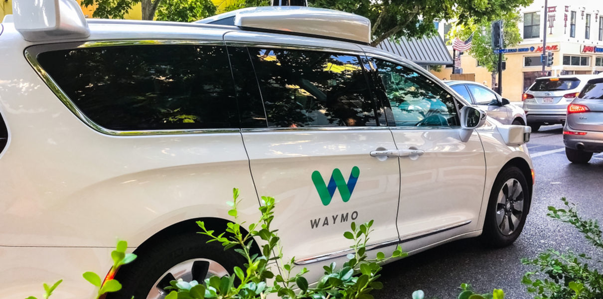 Беспилотные автомобили Waymo проехали 16 млн км по дорогам общего пользования.