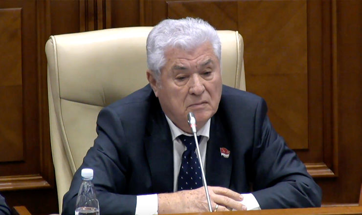  Владимир Воронин считает, что повышение зарплаты является популистским шагом и связан с предстоящими выборами.