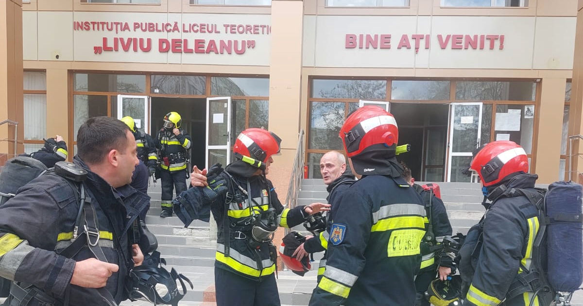 ГИЧС рассматривает три версии пожара в столичном лицее им. Ливиу Деляну.