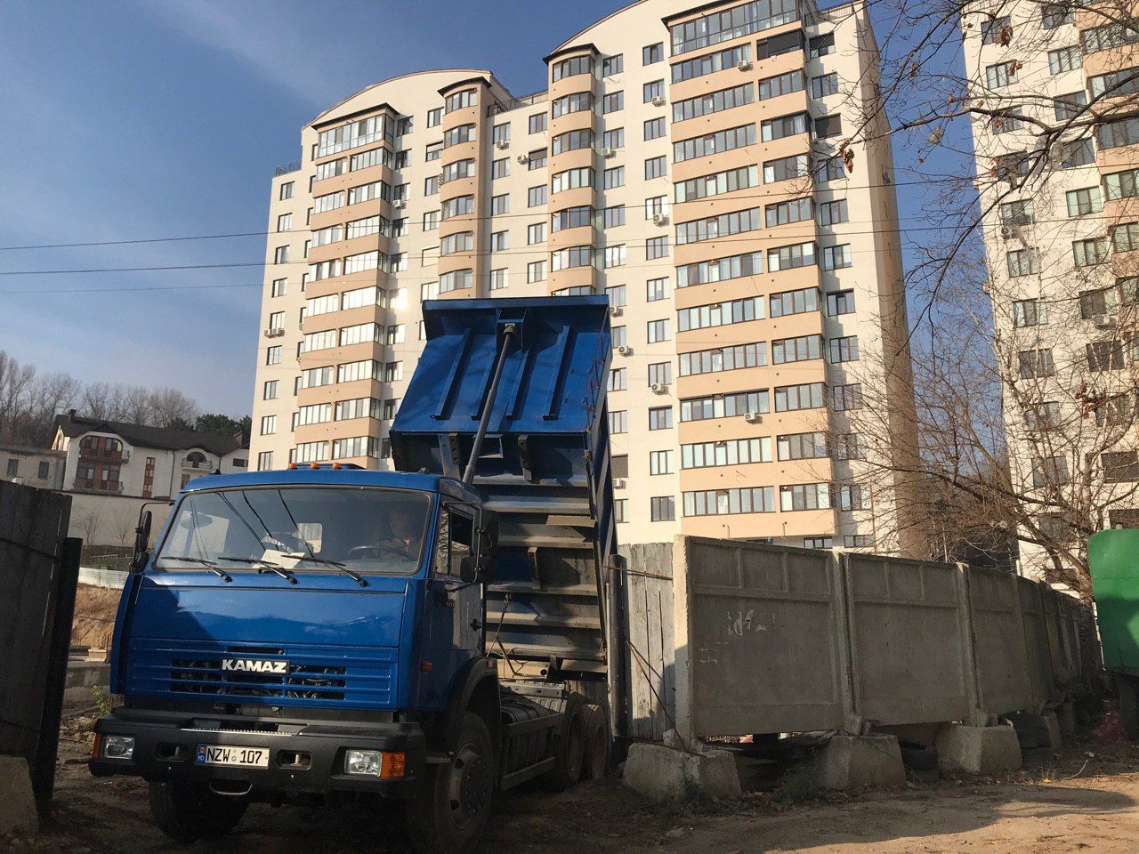 В столице возобновилось строительство скандального новостроя у 