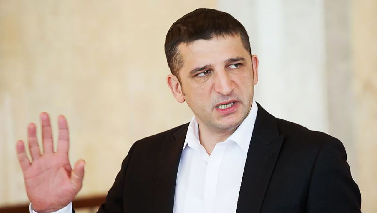 Șeful TRM neagă zvonurile conform cărora solicitările adresate lui ar trebui să înceapă cu fraza „stimate domn”.