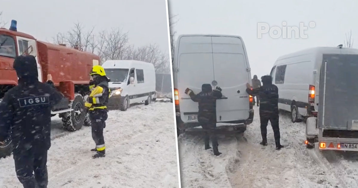 Un microbuz cu cinci pasageri a rămas blocat în nămeți pe traseul M3.