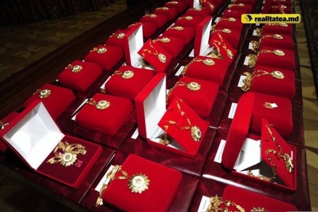De medalia „Nicolae Testemiţanu” s-au învrednicit Vasile Gusacinschi, directorul Agenţiei Teritoriale Centru a CNAM, şi Violeta Cutasevici, şef de secţie în cadrul companiei.