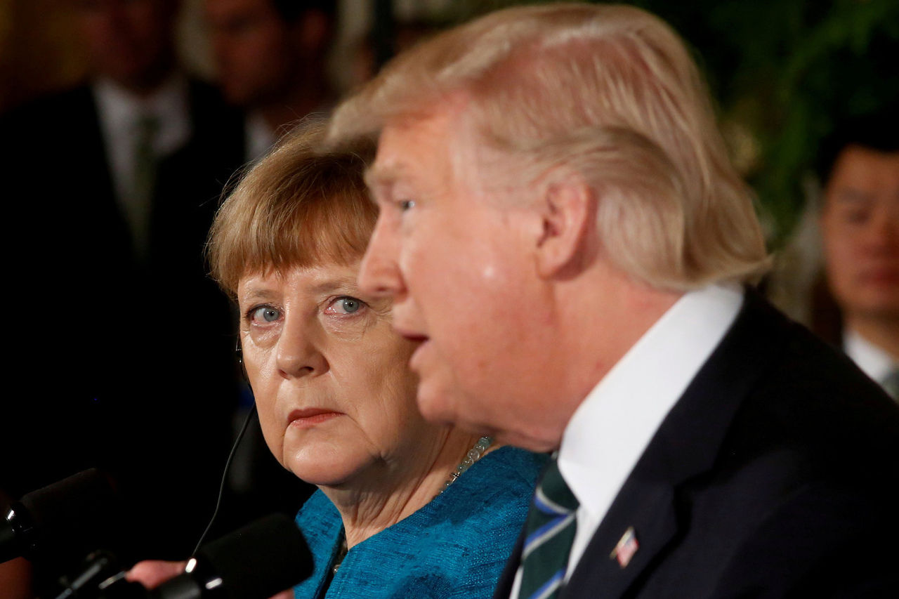 Ангела Меркель и Дональд Трамп обсудили последние события на Ближнем Востоке по телефону.