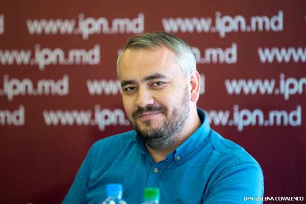 Sociolog: Examinarea la microscop trebui aplicată și partidelor