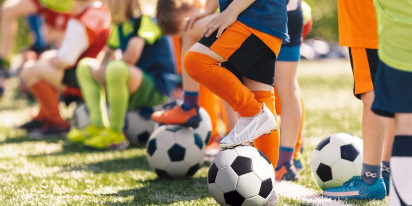 MEC recomandă anularea antrenamentelor sportive în aer liber în orele de vârf.
