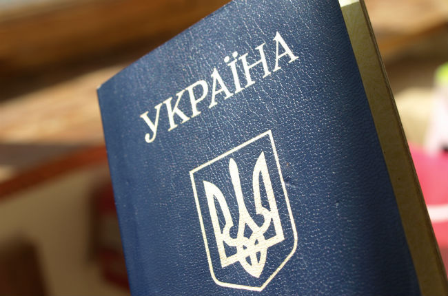 Украинские депутаты и бизнесмены просятся в ЕС под видом беженцев. Фото: zn.ua