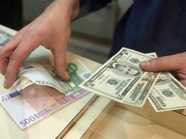 В понедельник официальный курс евро вырастет еще на 40 банов.