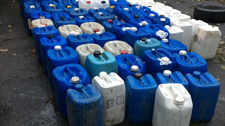 Poliția a confiscat peste 2600 litri de alcool în valoare de 300 mii lei. Foto: igp.gov.md