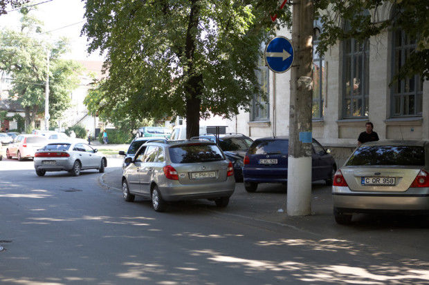 Reprezentanţii Centrului de Monitorizare a Traficului spun că autorităţile locale nu au coordonat cu poliţia decizia de amenajare a parcărilor.